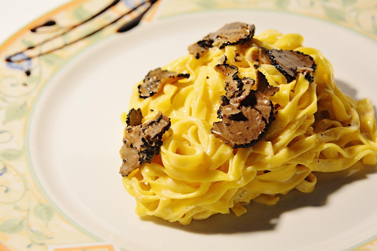 Monteveglio Locanda Gli Ulivi מראה חיצוני תמונה